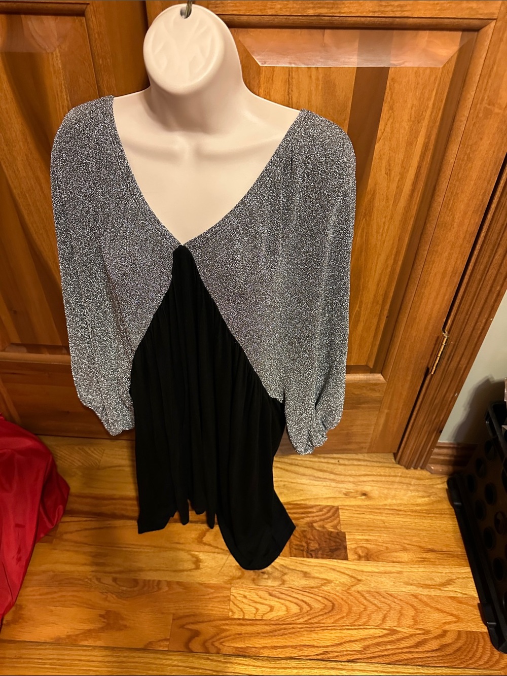 ODDY Silver and Black V-Neck Tunic Top